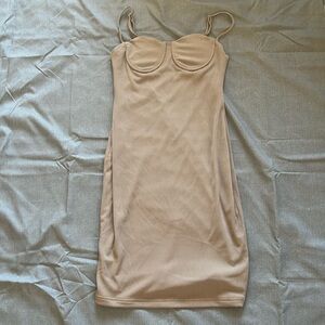 Slim fit dress with bra support